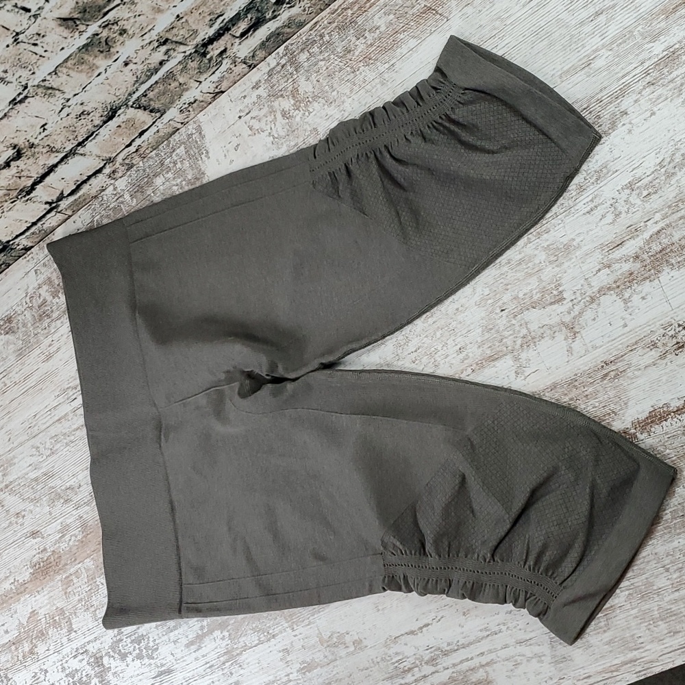 Lululemon | Gray Ruched Leg Yoga Running Athletic Fitness Capri Leggings